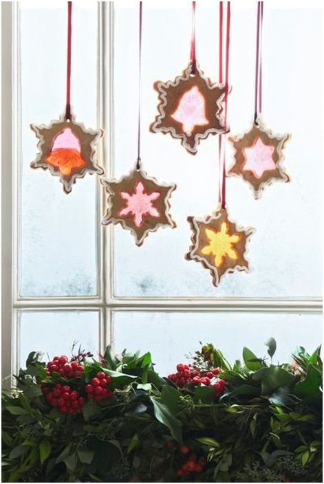 Kerstversiering voor het raam