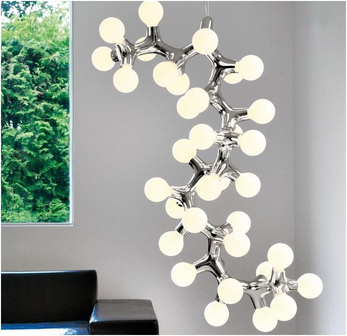 Een lamp met ongewone en zeer mooie moleculen zal het interieur van de kamer gewoonweg geweldig maken.