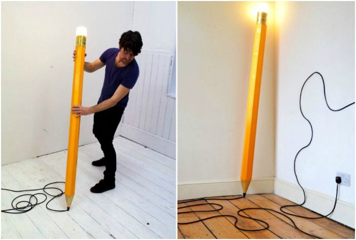 De creatieve lamp in de vorm van een enorm potlood van ontwerpstudio Michael & George.