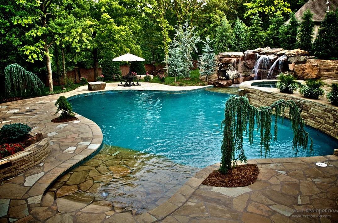 Prachtig zwembad op het grondgebied van een landhuis