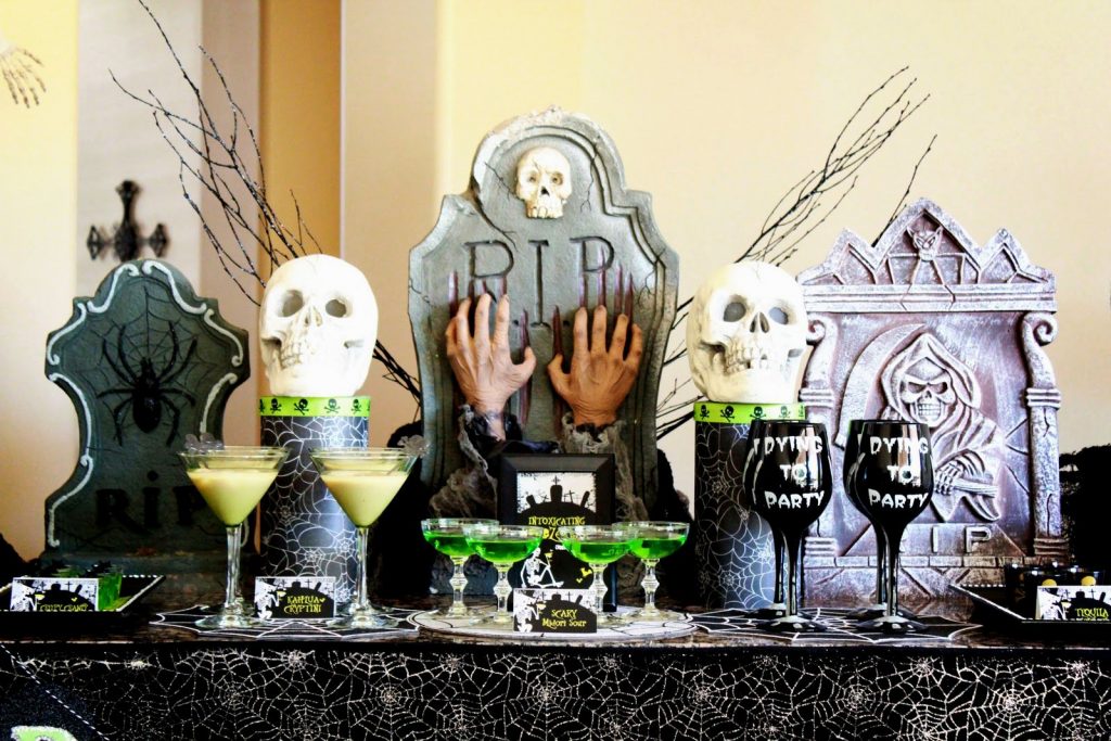 Halloween-feestdecoratie-ideeën voor volwassenen