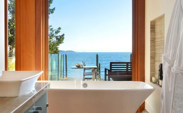 Badkamer met panoramisch uitzicht